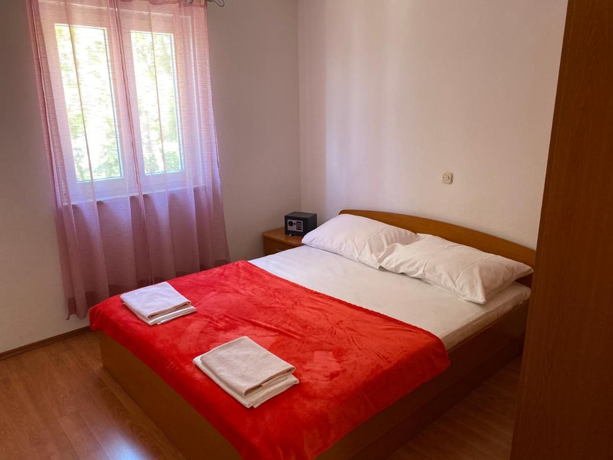Apartmani Anita Starigrad Paklenica Bagian luar foto