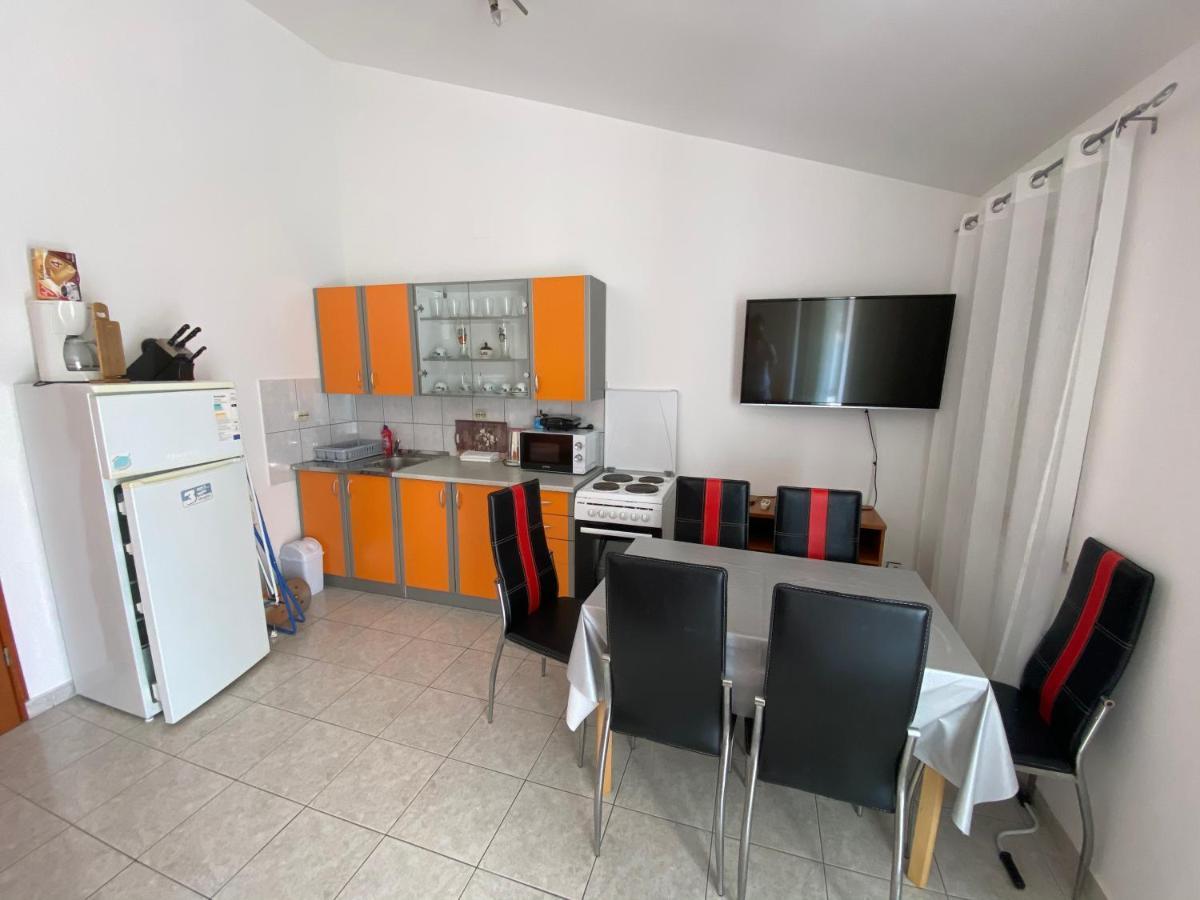 Apartmani Anita Starigrad Paklenica Bagian luar foto