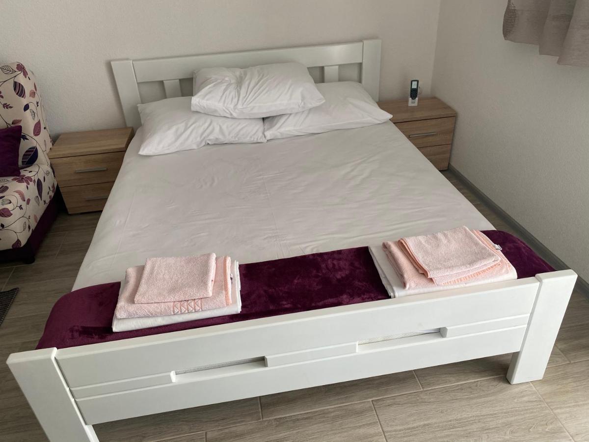 Apartmani Anita Starigrad Paklenica Bagian luar foto
