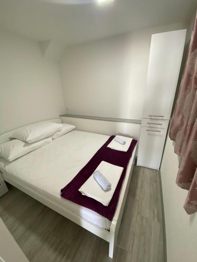 Apartmani Anita Starigrad Paklenica Bagian luar foto