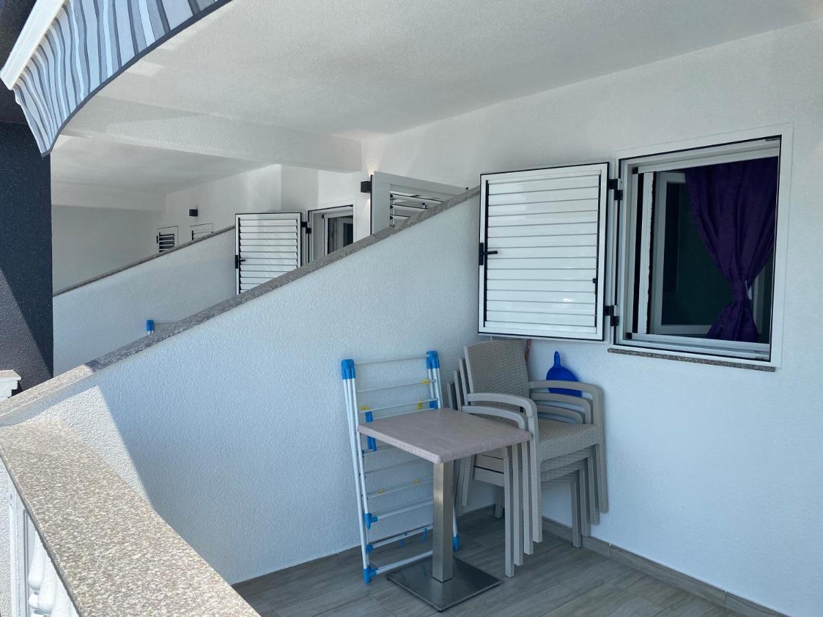 Apartmani Anita Starigrad Paklenica Bagian luar foto