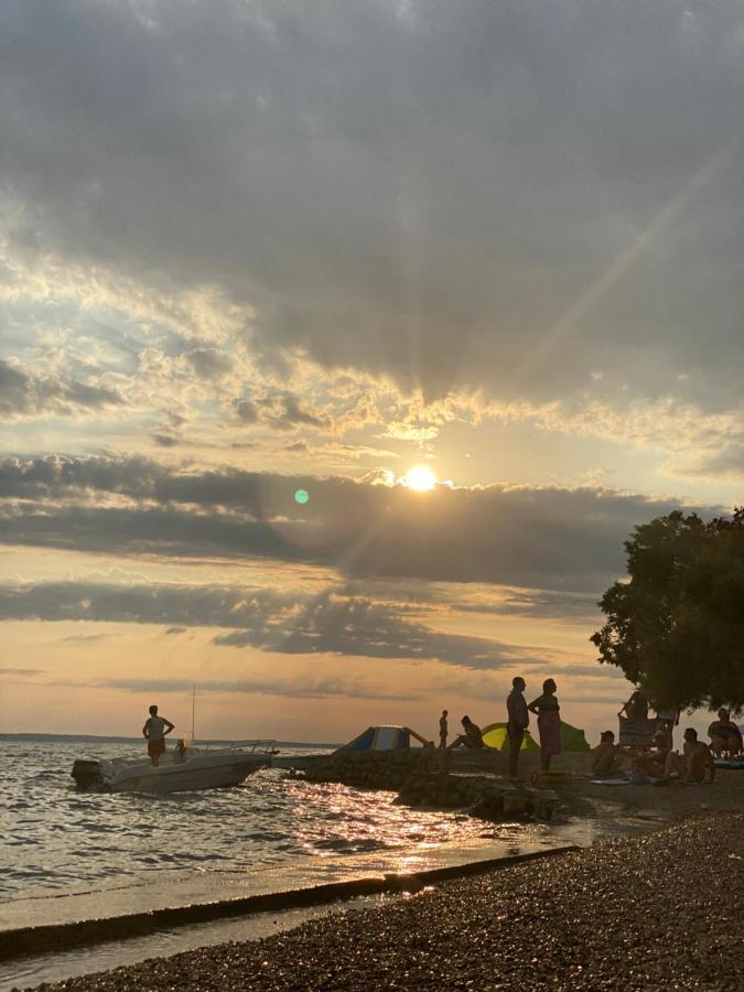 Apartmani Anita Starigrad Paklenica Bagian luar foto