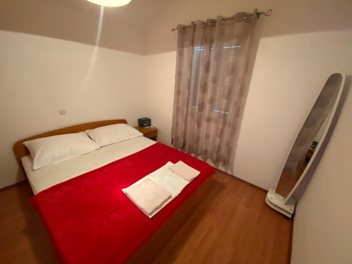 Apartmani Anita Starigrad Paklenica Bagian luar foto