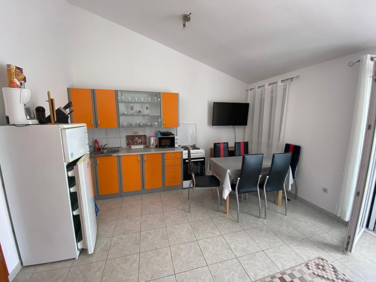 Apartmani Anita Starigrad Paklenica Bagian luar foto